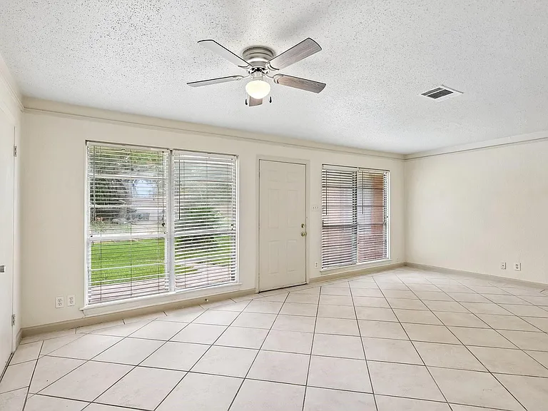 6401 Rowan Ln — Photo 1