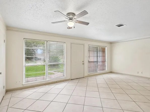 6401 Rowan Ln, Houston, TX 77074
