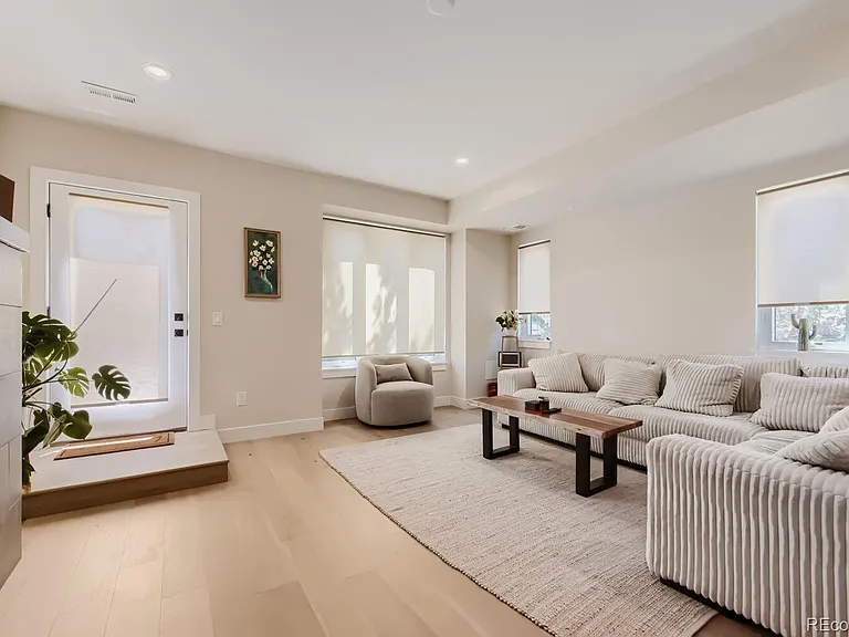 2730 N Clay St — Photo 5