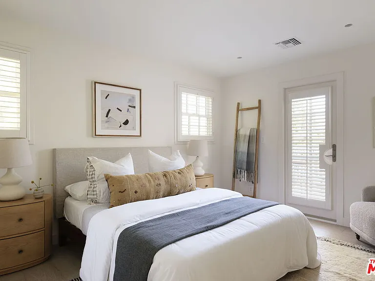 632 S Arden Blvd — Photo 33