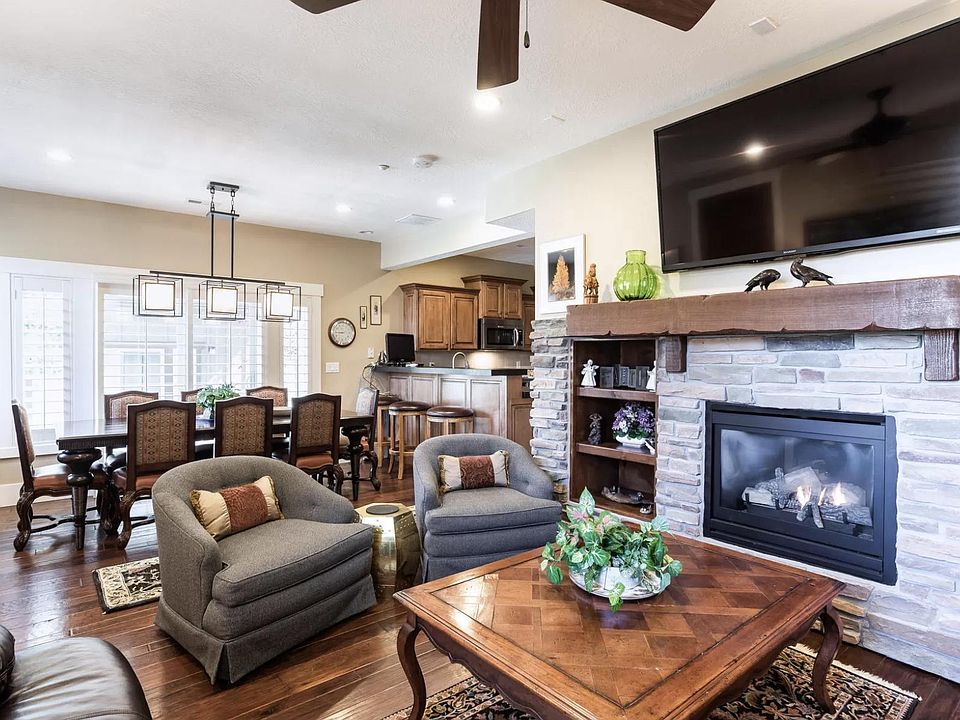 Living/ dining area on the first floor