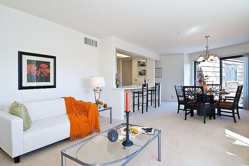 Spacious living room