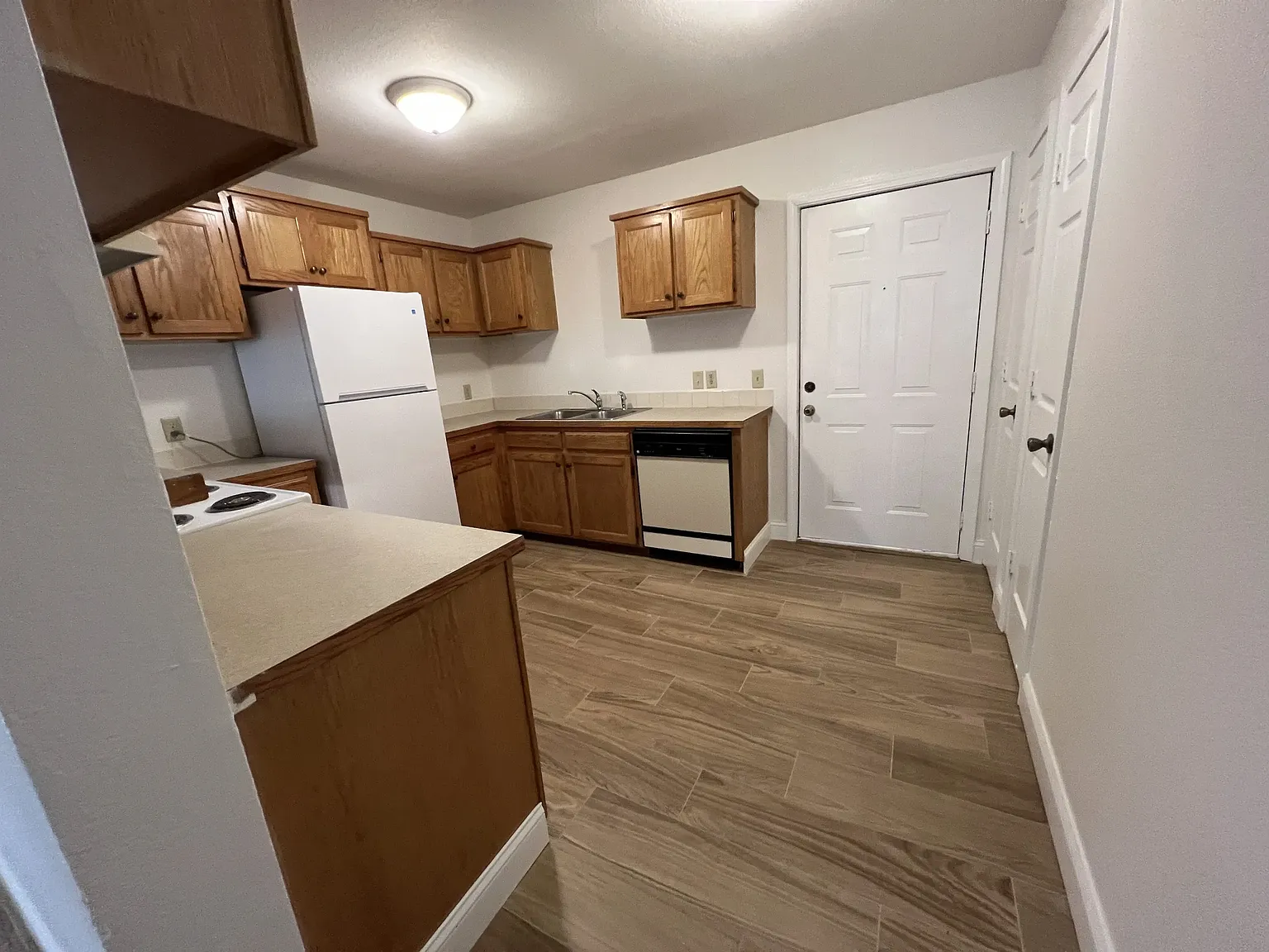 Green Oaks Apartments — Photo 4