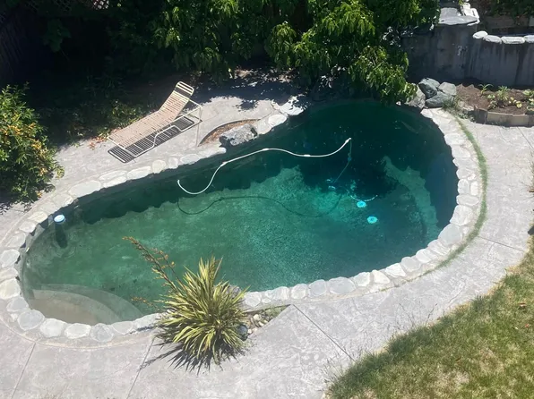 1053 Escalona Dr, Santa Cruz, CA 95060