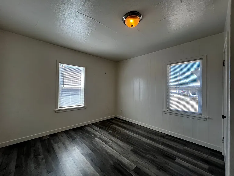 102 N 3rd Ave — Photo 9
