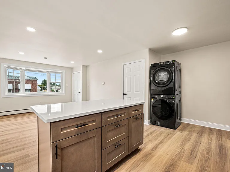 636 Arthur St #1 — Photo 16
