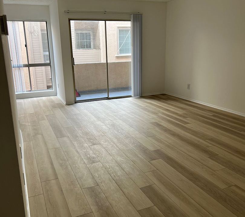 1st image of 1306 N Columbus Ave #203
