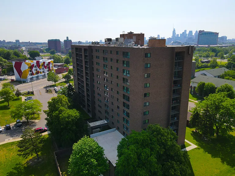 Roberts III Apartments — Photo 5