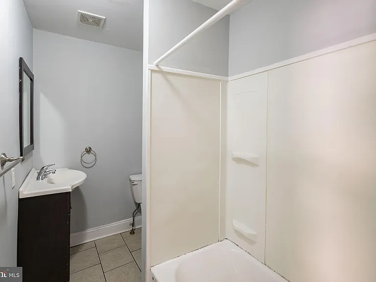 1249 S 21st St #1R — Photo 7