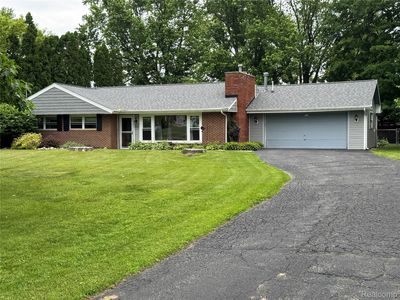 4403 Killarney Park Dr, Burton, MI, 48529