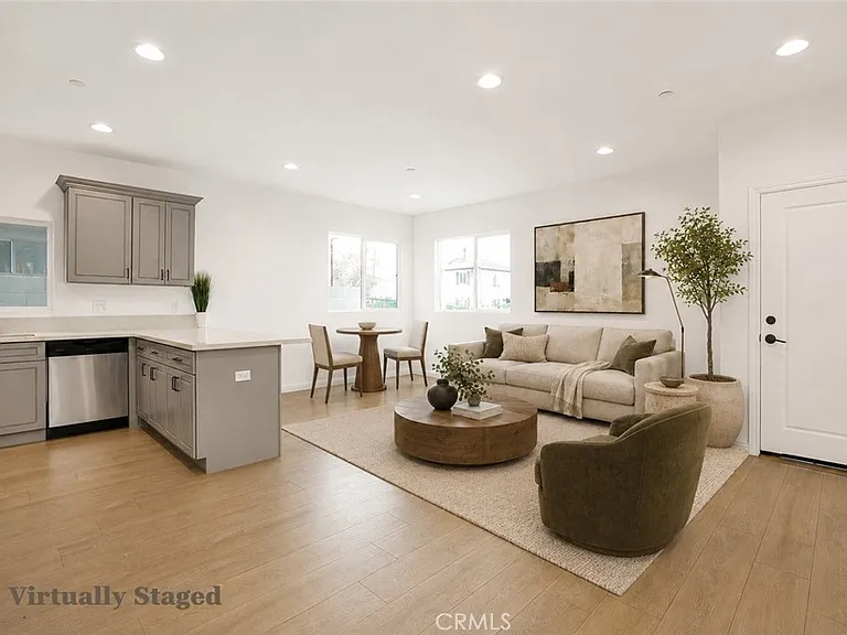 5729 N Willow Crest Ave #5729 — Photo 3