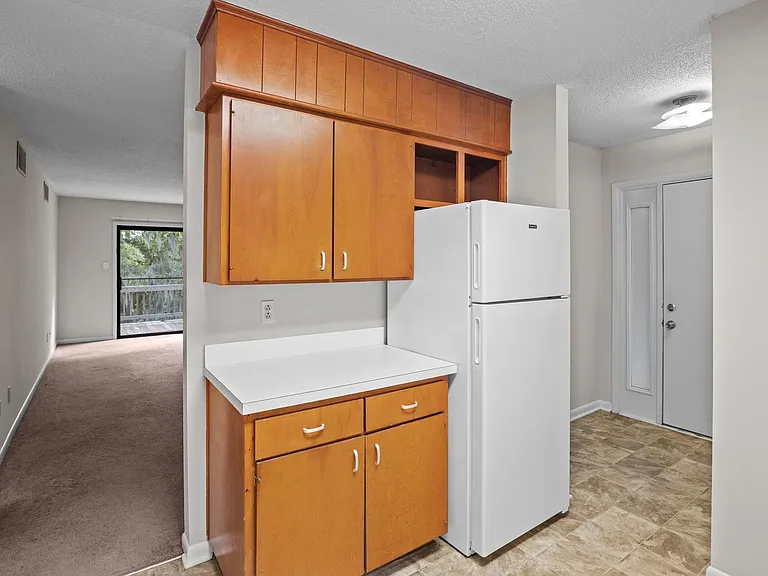 117 Bernhurst Rd — Photo 10