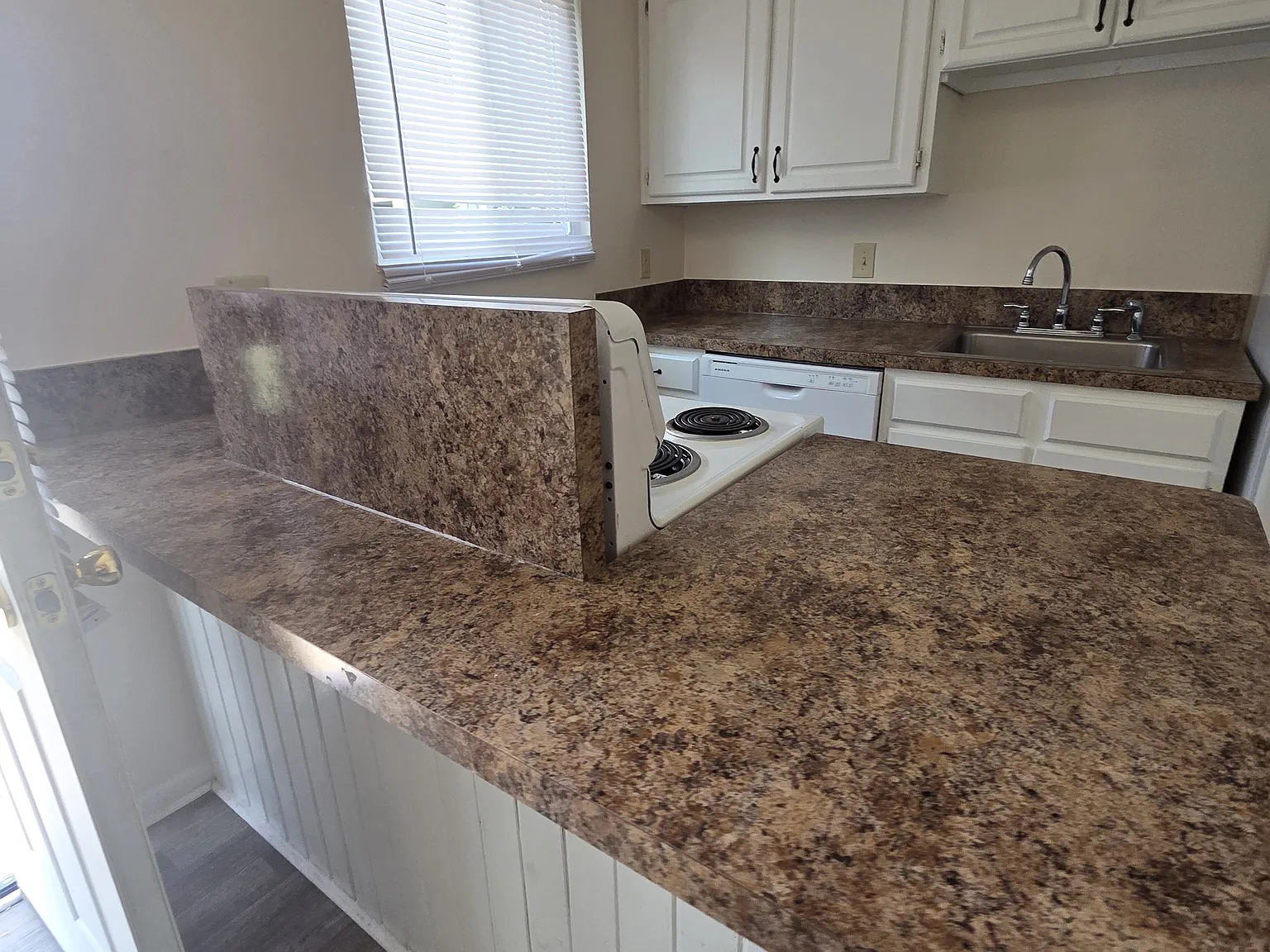 2 bed, 1.5 bath, 1000 sqft, $1,295 — Photo 3