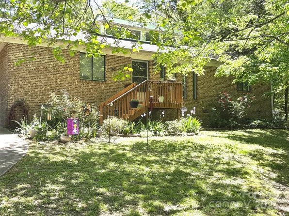 6212 Sunset Cir, Charlotte, NC 28216