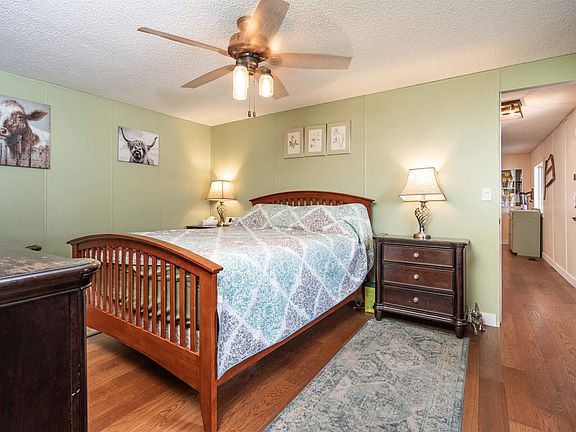 4th image of 1215 Lakevista Cres