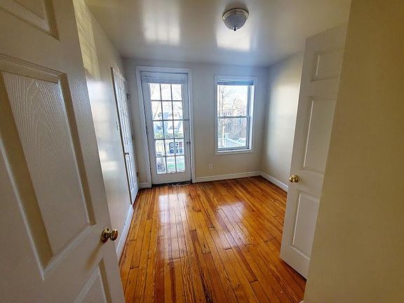 4th image of 3209 Ellwood Ave