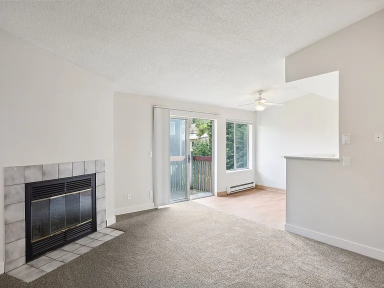 Hillview Apartments — Photo 20