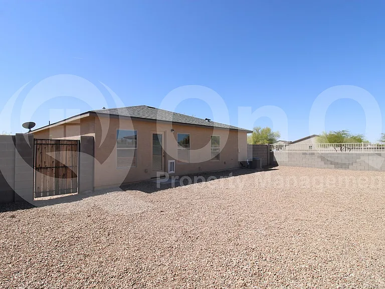 286 E Bobcat Pl — Photo 3