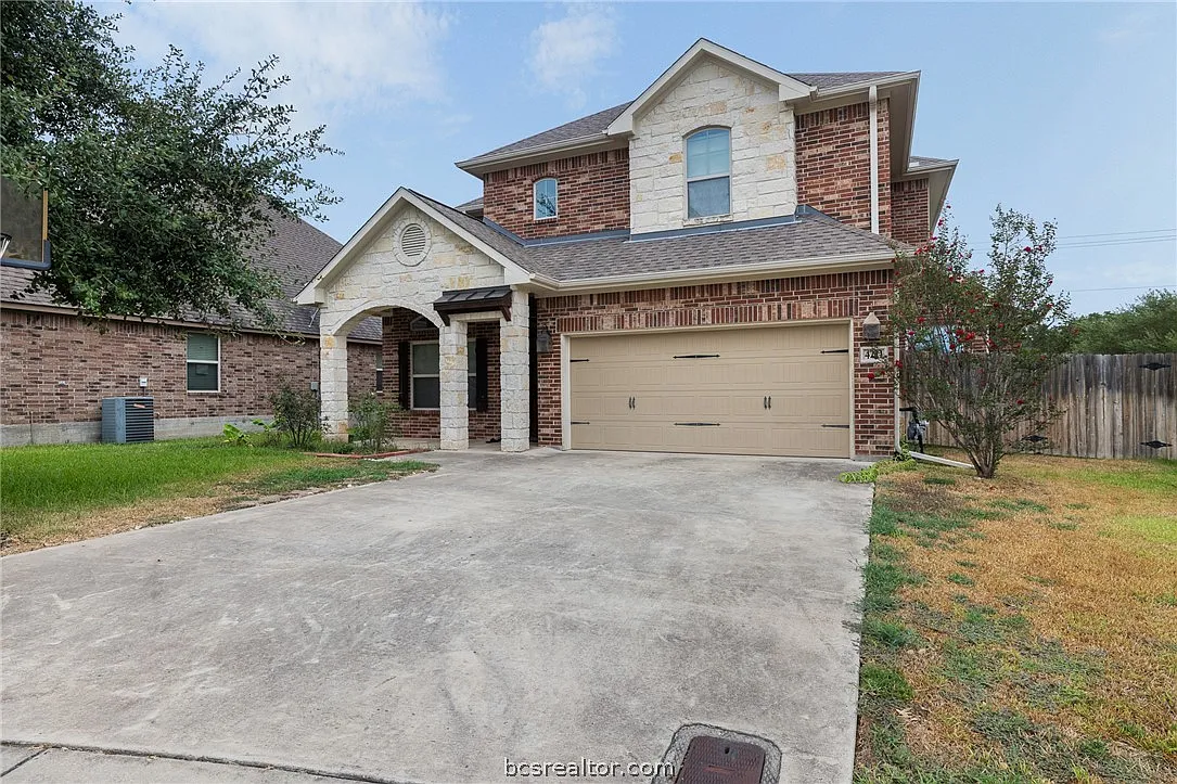 5 bed, 2.5 bath, 2516 sqft, $2,995 — Photo 1