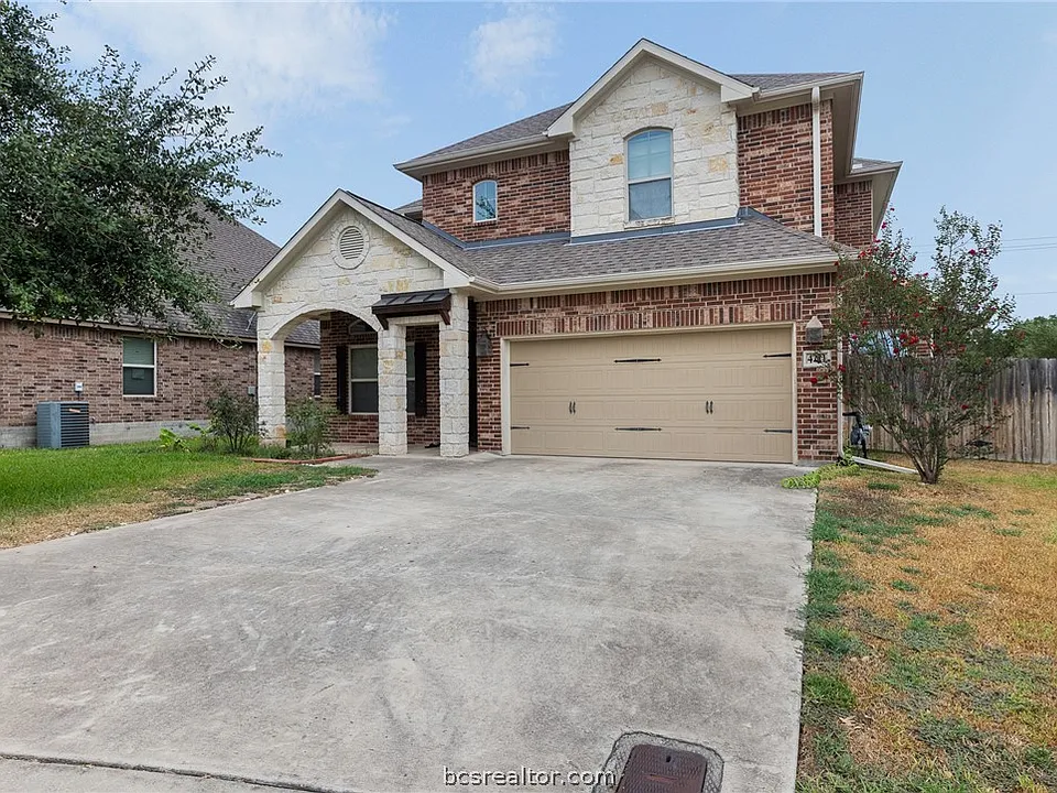 4211 Muncaster Ln