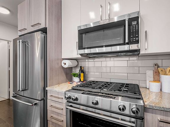 5th image of 515 Church St Unit 4309