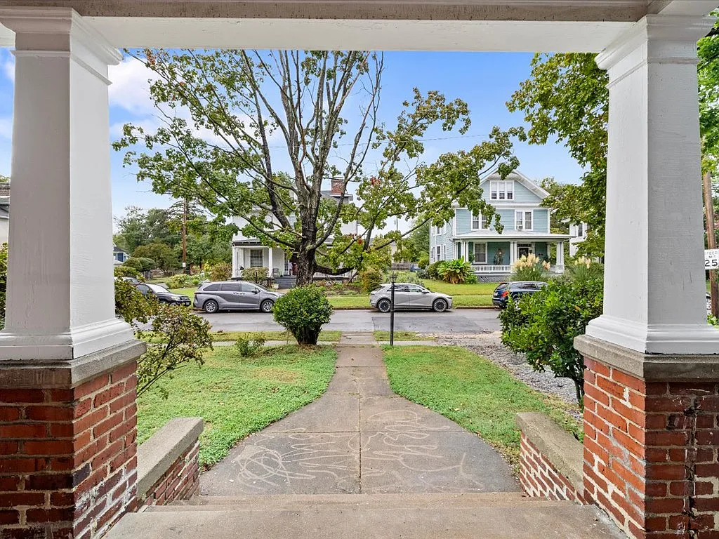 3 bed, 1.5 bath, 1792 sqft, $2,450 — Photo 4