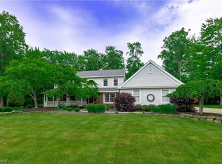 2959 Canterbury Ct, Willoughby Hills, OH 44092