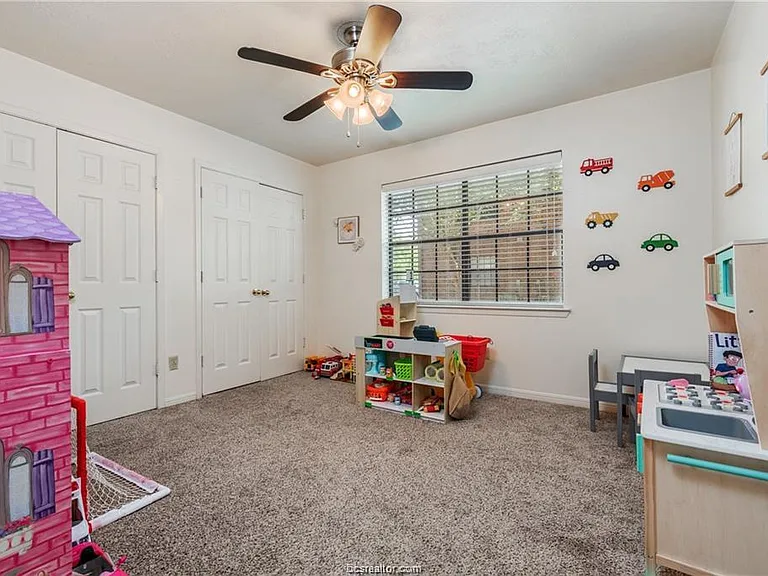 1806 Woodsman Dr #A — Photo 8