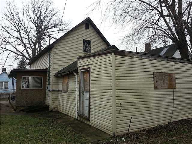 2nd image of 96 N Rose St