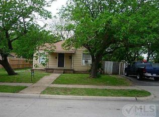 213 SE 11th St, Grand Prairie, TX 75051