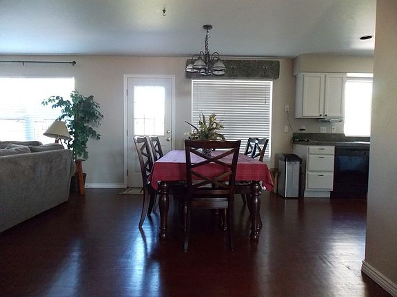 Eat-in Kitchen! Yums.