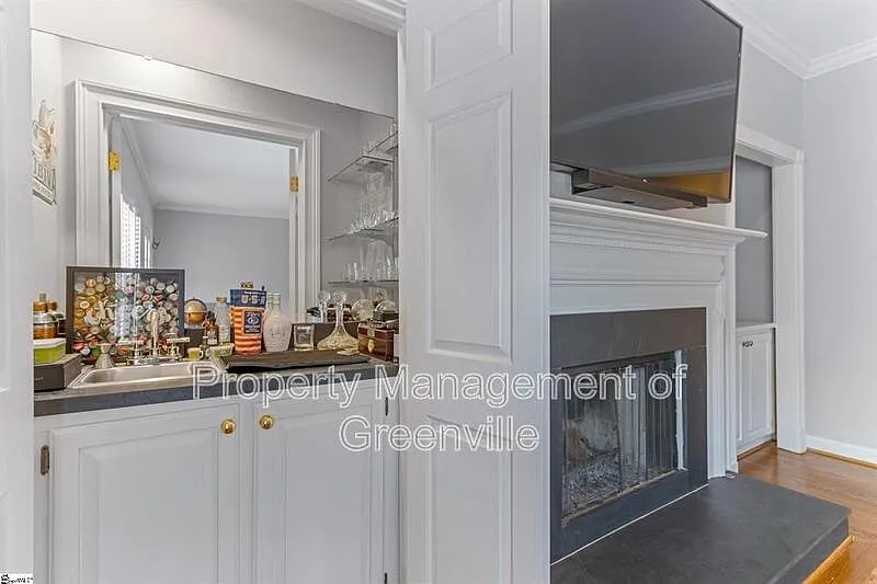 2 bed, 2.5 bath, 2160 sqft, $2,395 — Photo 2
