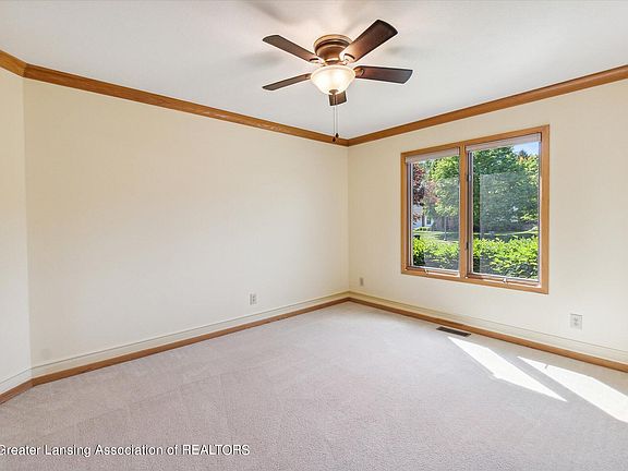 5th image of 6595 English Oak Dr