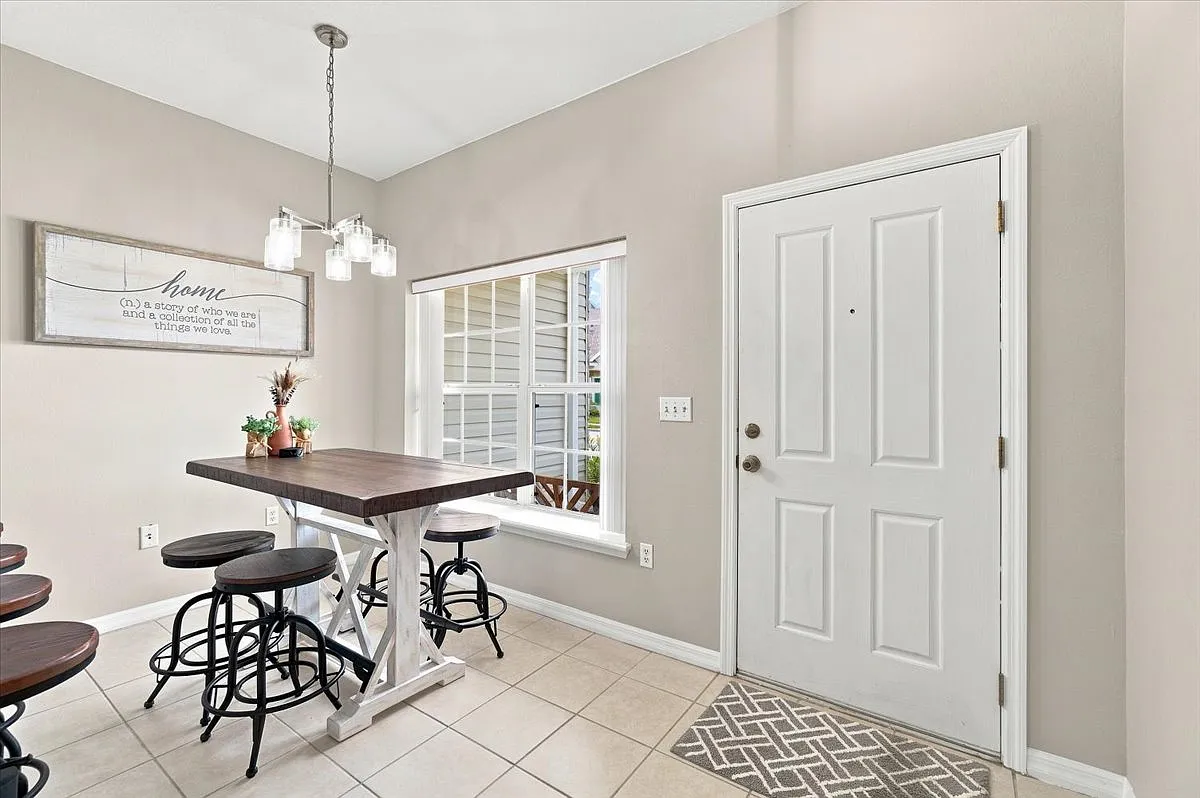 3 bed, 1867 sqft, $3,000 — Photo 3