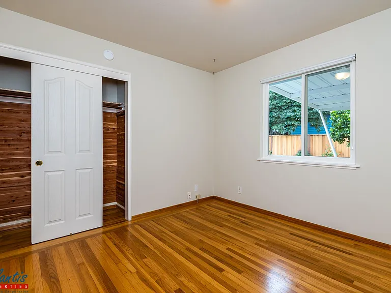 807 Mulberry Ln — Photo 13
