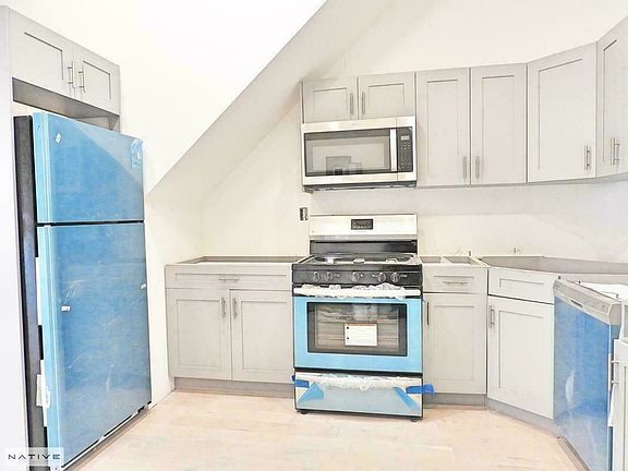 3rd image of 754A Willoughby Ave #2A