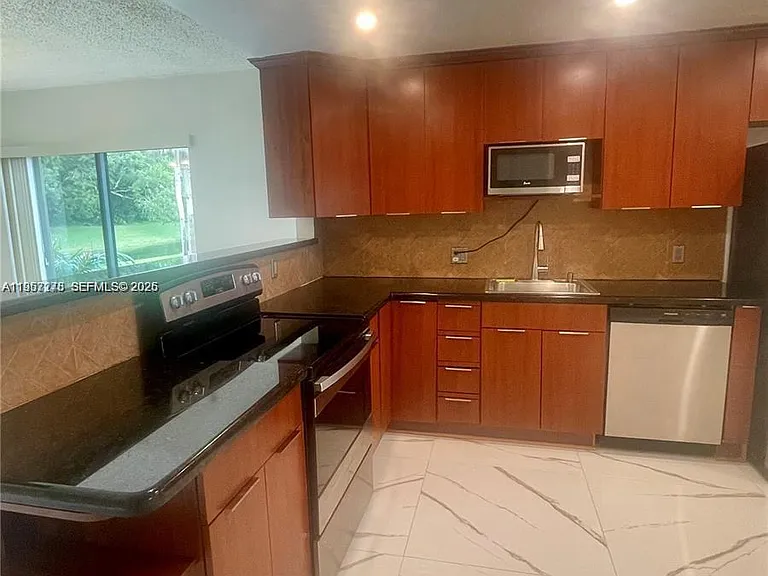 403 Lakeview Dr #106 — Photo 4