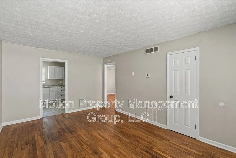 2 bed, 1.0 bath, 900 sqft, $1,200 — Photo 4