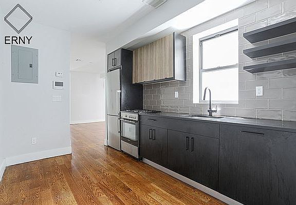 2nd image of 1603 Lincoln Pl #3A