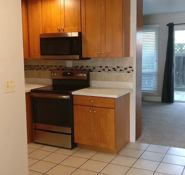 3304 Nassau St — Photo 2
