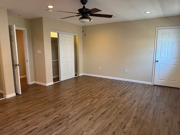 2670 N Humbert Ave — Photo 12