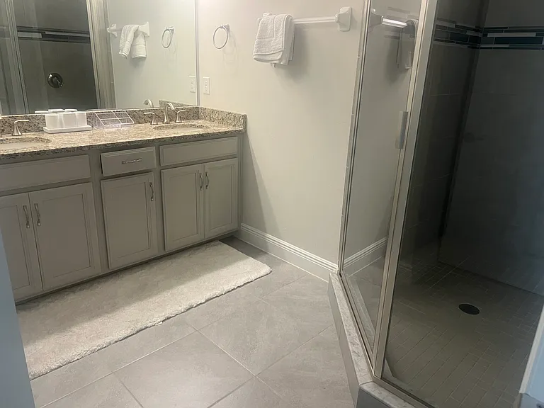 Master 2 Walk in Shower