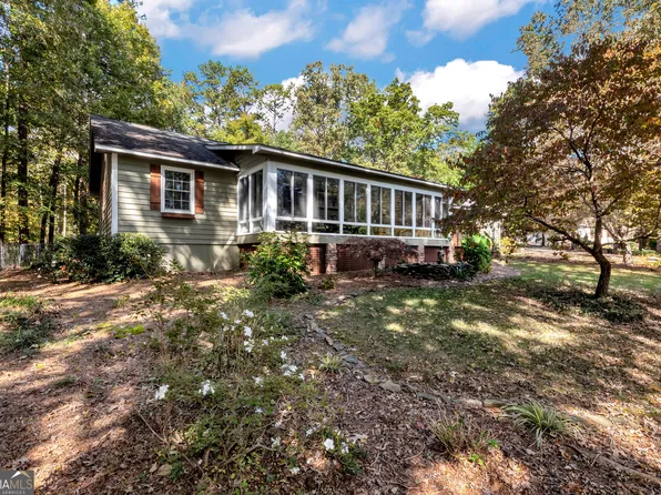 225 Laurel Oak Dr, Cornelia, GA 30531