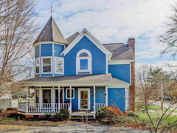2nd image of 1442 Carowinds Cir