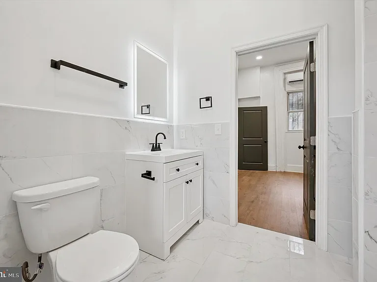 1637 W Girard Ave #1 — Photo 7