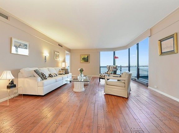 3rd image of 990 N Lake Shore Dr APT 4A