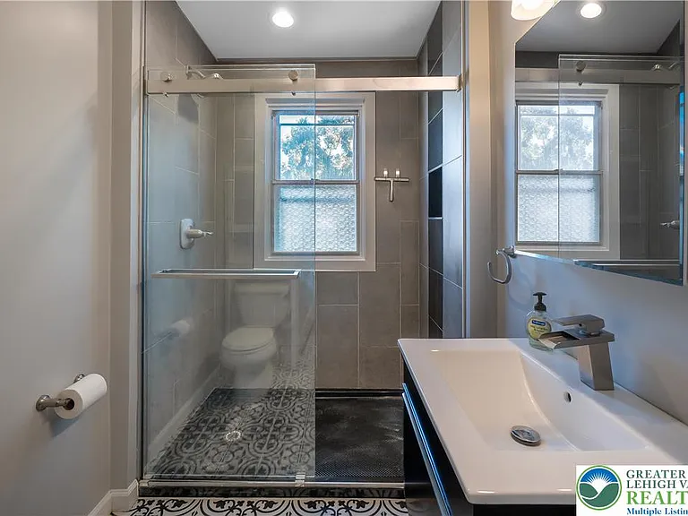 718 N New St — Photo 14