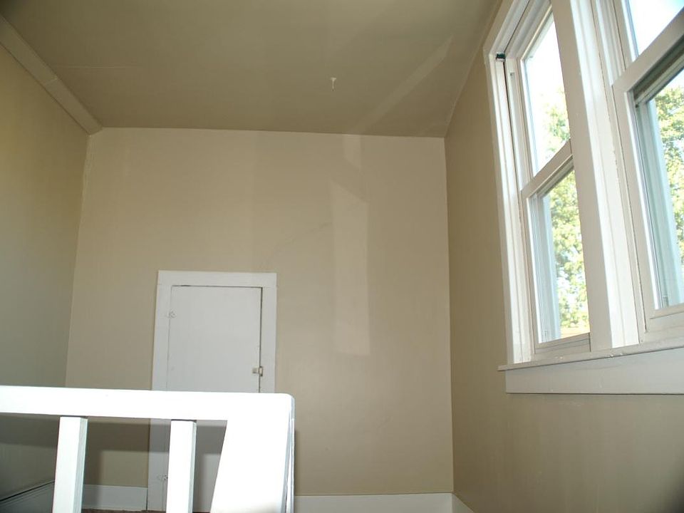 Rear Landing - Entry - upper level
