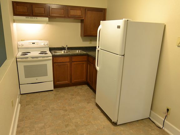 3rd image of 400 Siegmund St #796231267