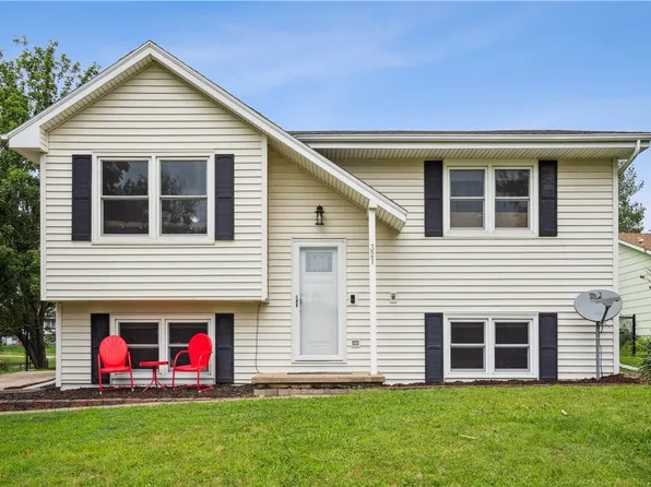 321 Knoll Dr, Norwalk, IA 50211